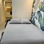 Bright Studio Apartment In The Heart Of Paris